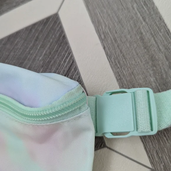 Pura Vida Pastel Tye Dye Fanny Pack - Picture 3 of 7